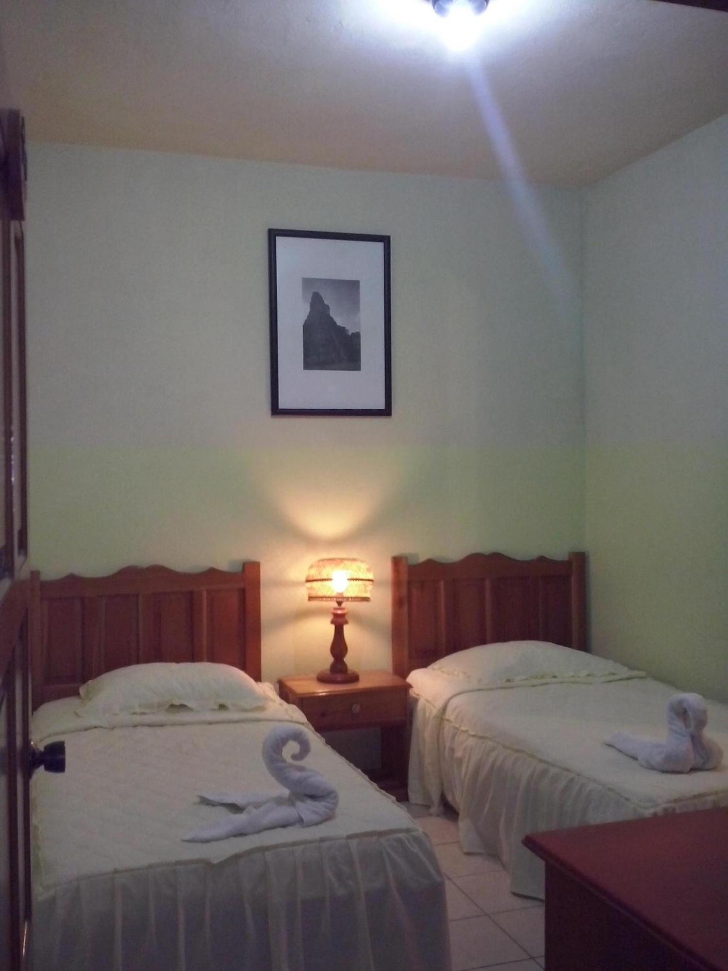Nakum Hotel Flores Extérieur photo