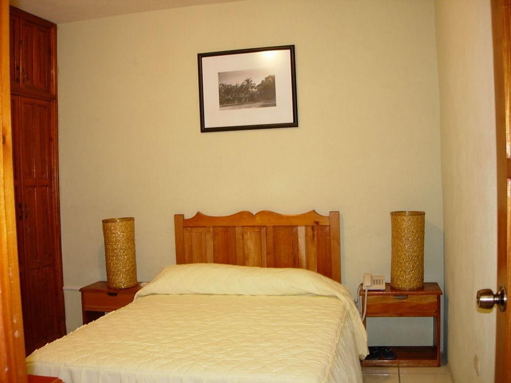 Nakum Hotel Flores Extérieur photo