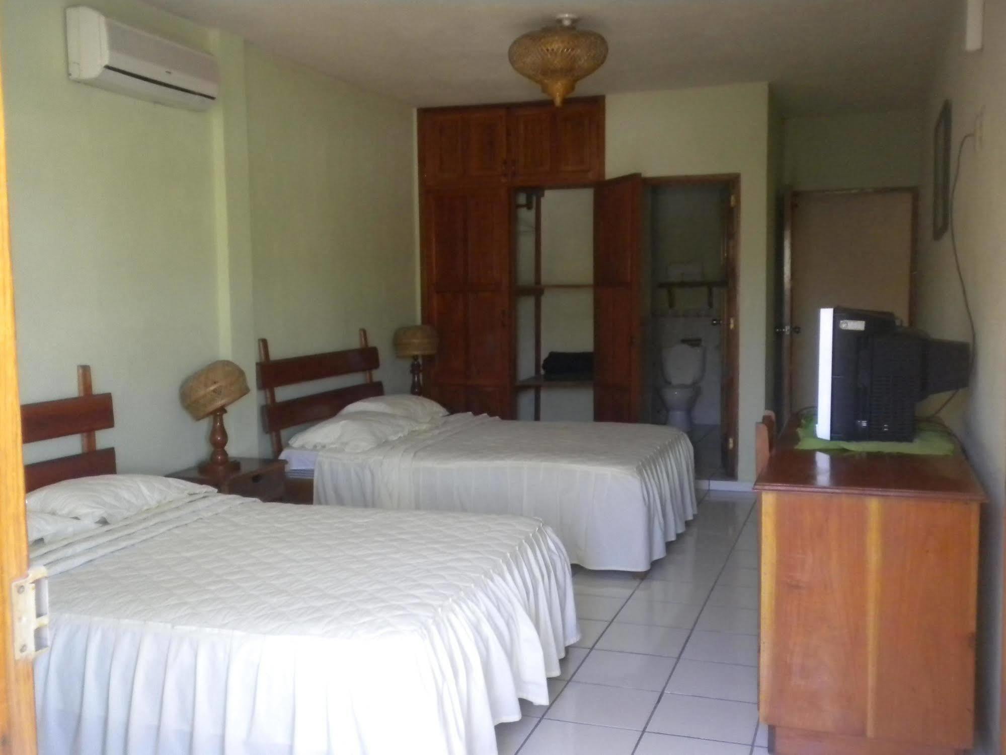 Nakum Hotel Flores Extérieur photo