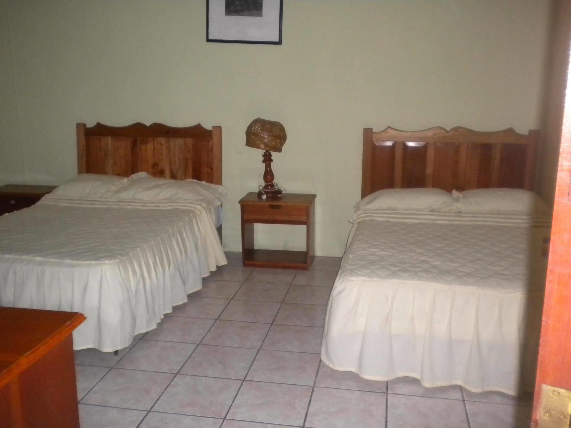Nakum Hotel Flores Extérieur photo